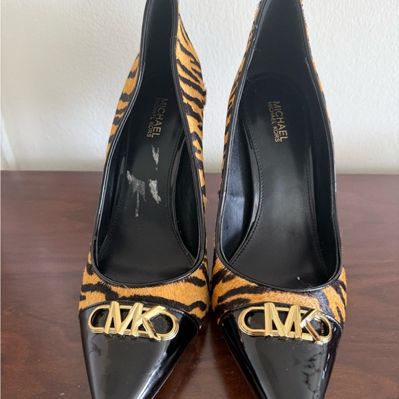 Michael Kors, Parker Tiger Print Calf Hair and Leather Pump (Size: 8/39) - Picture 2 of 9